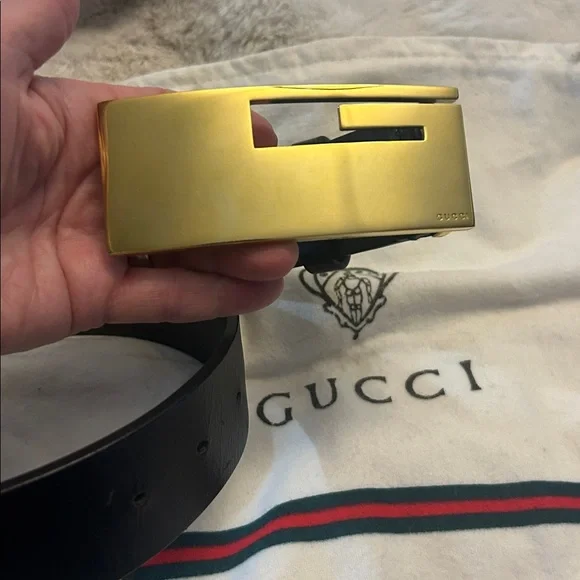 Gucci Tom Ford black leather belt with large gold tone G buckle. 24-27 - Picture 2 of 11